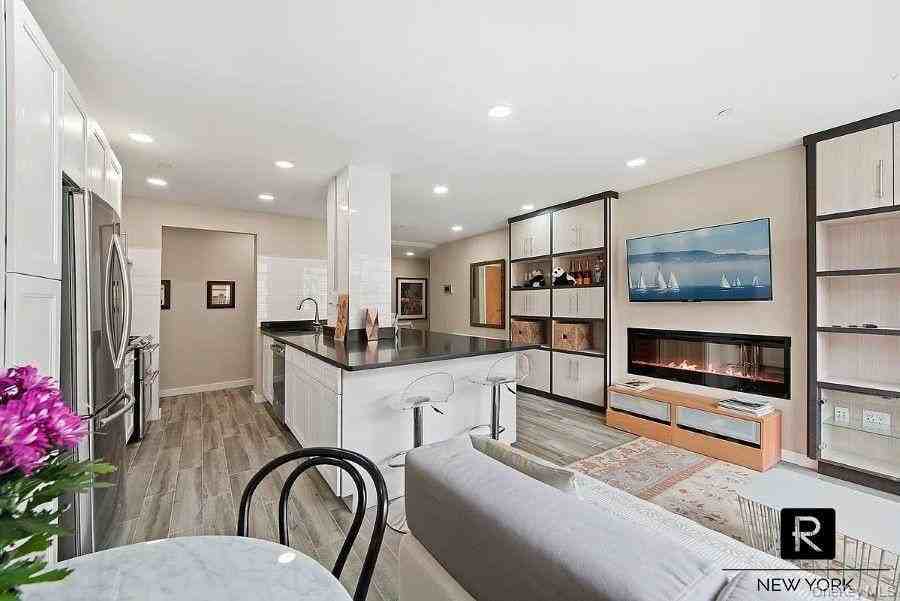 2360 Amsterdam Ave #6A - Photo 2 of 9