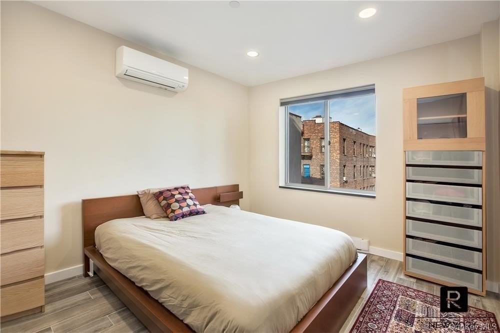 2360 Amsterdam Ave #6A - Photo 6 of 9