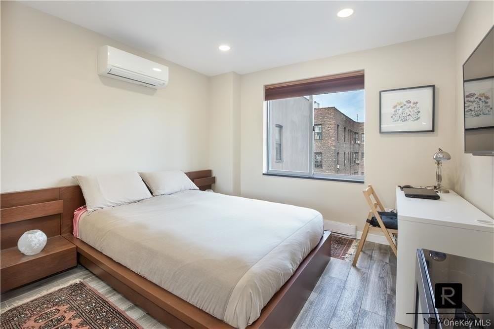 2360 Amsterdam Ave #6A - Photo 7 of 9