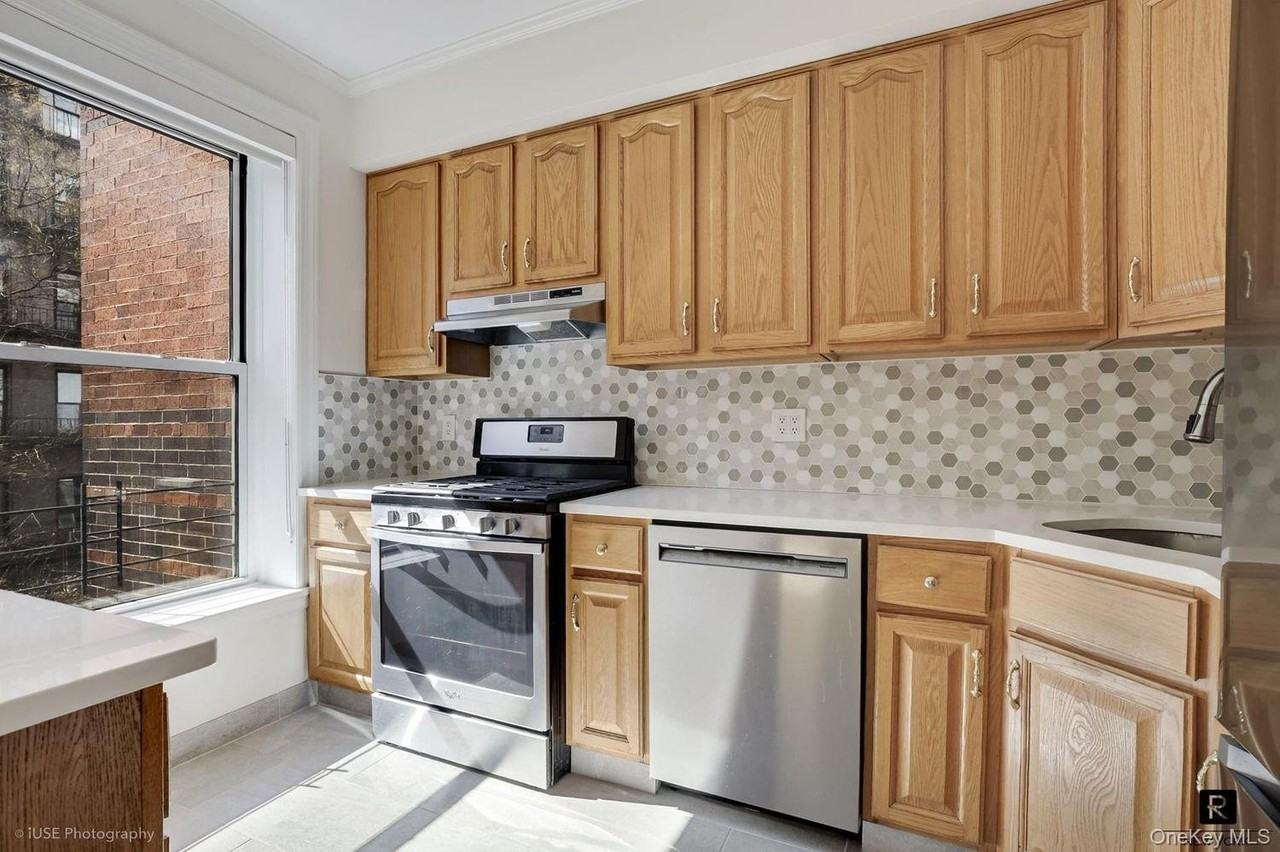 220 E 30th St #2 - Photo 3 of 13