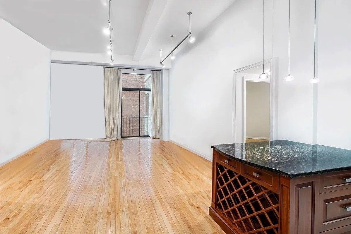 254 Park Ave S #8R - Photo 2 of 7