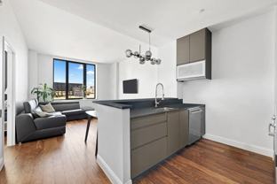 4214 Crescent St #8B - Photo 1 of 1