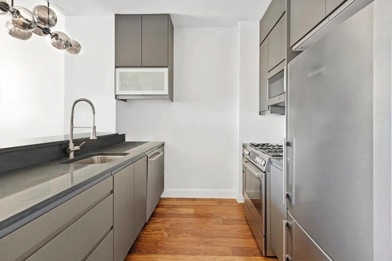 4214 Crescent St #8B - Photo 5 of 8