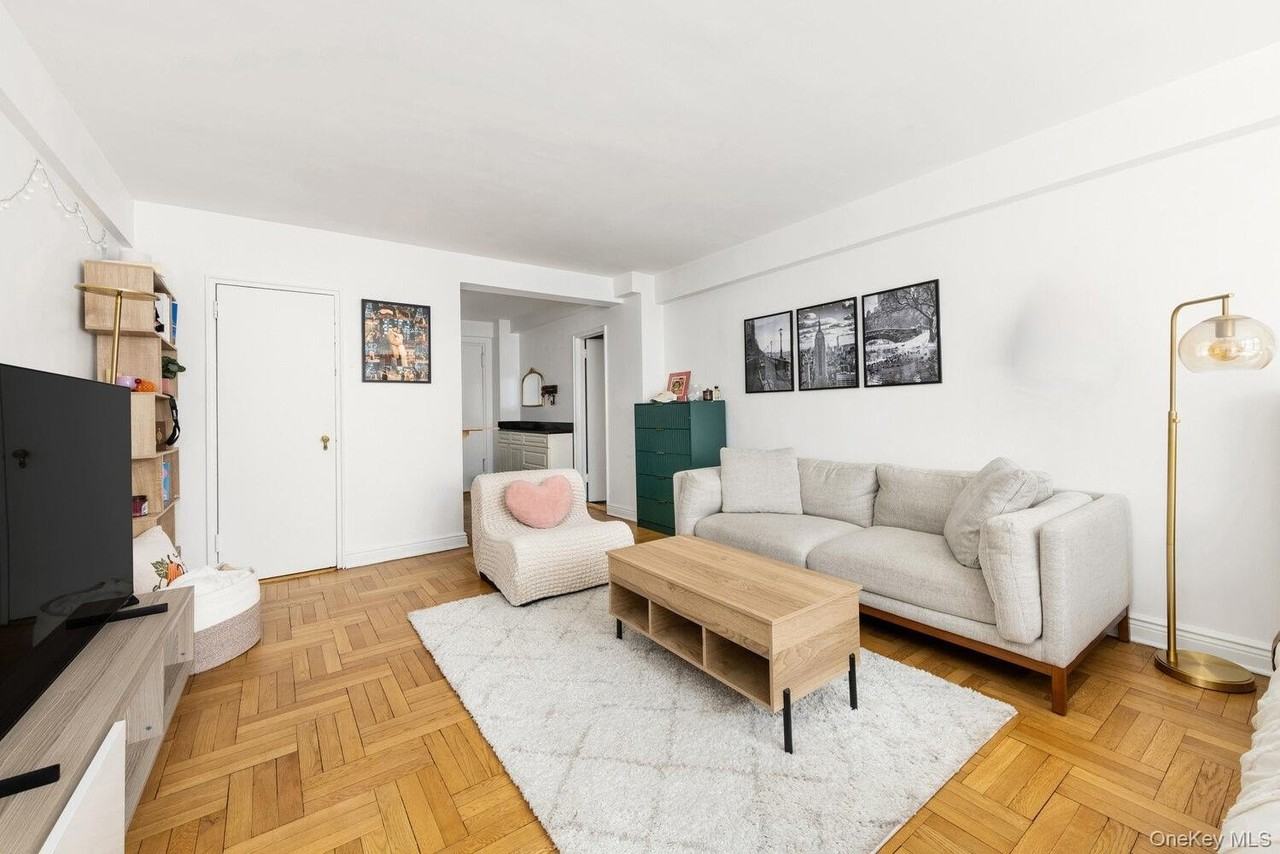 135 E 54th St #3C - Photo 2 of 6
