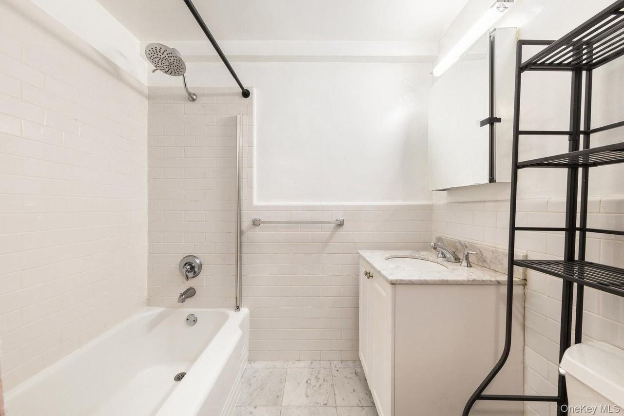 135 E 54th St #3C - Photo 4 of 6