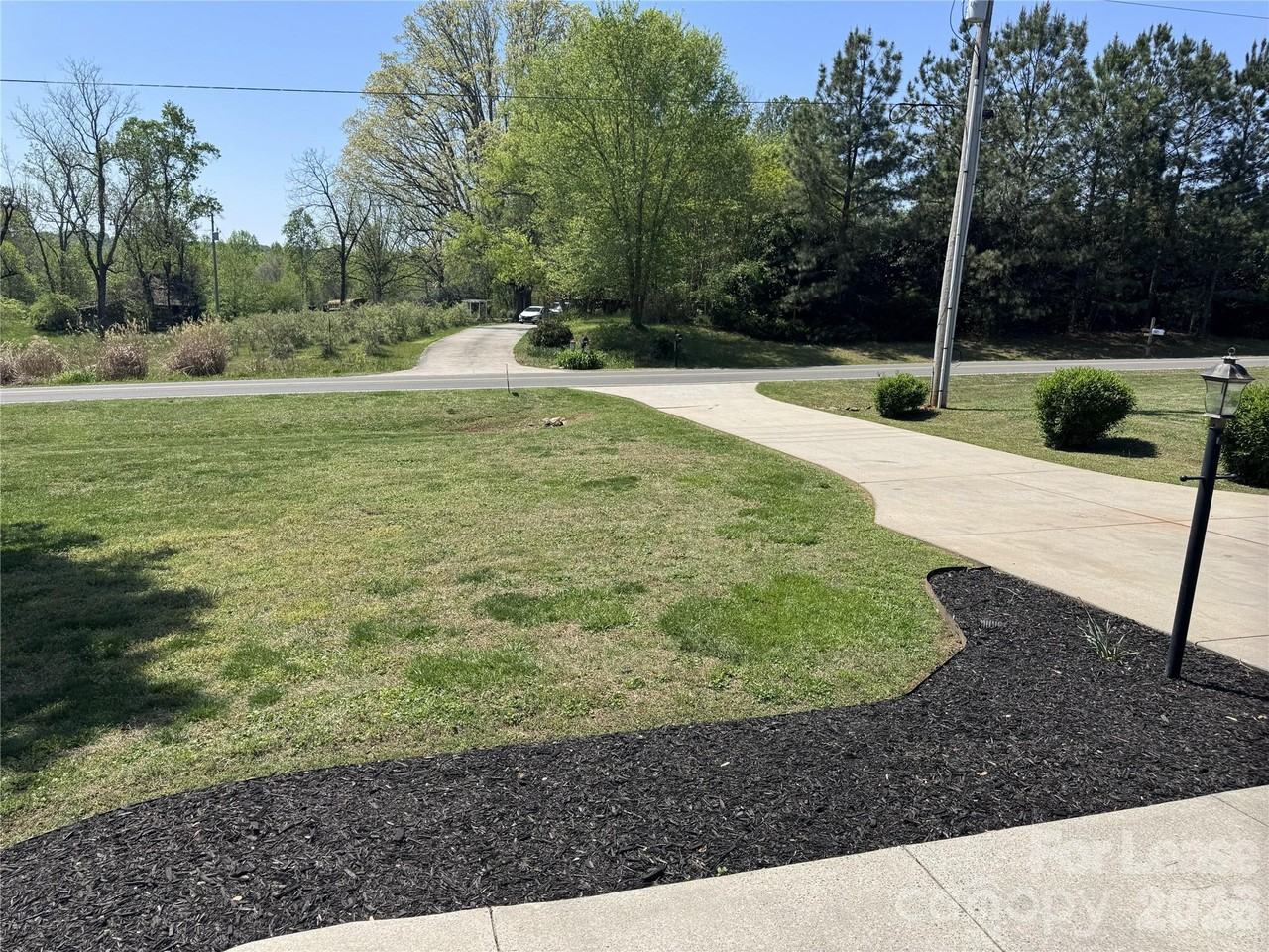 3664 Wyant Rd - Photo 3 of 27