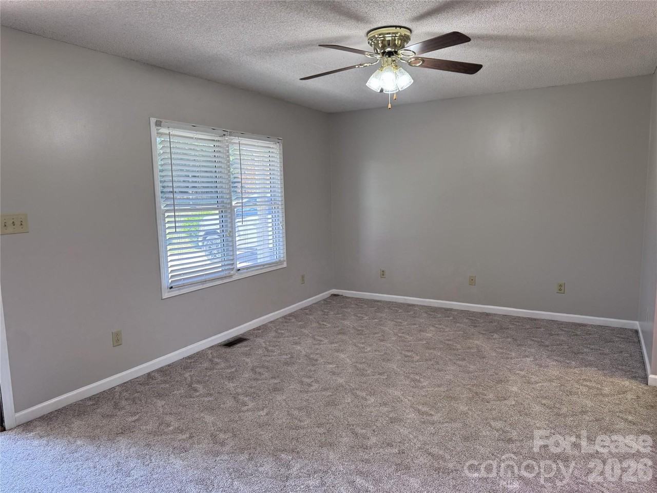3664 Wyant Rd - Photo 5 of 27