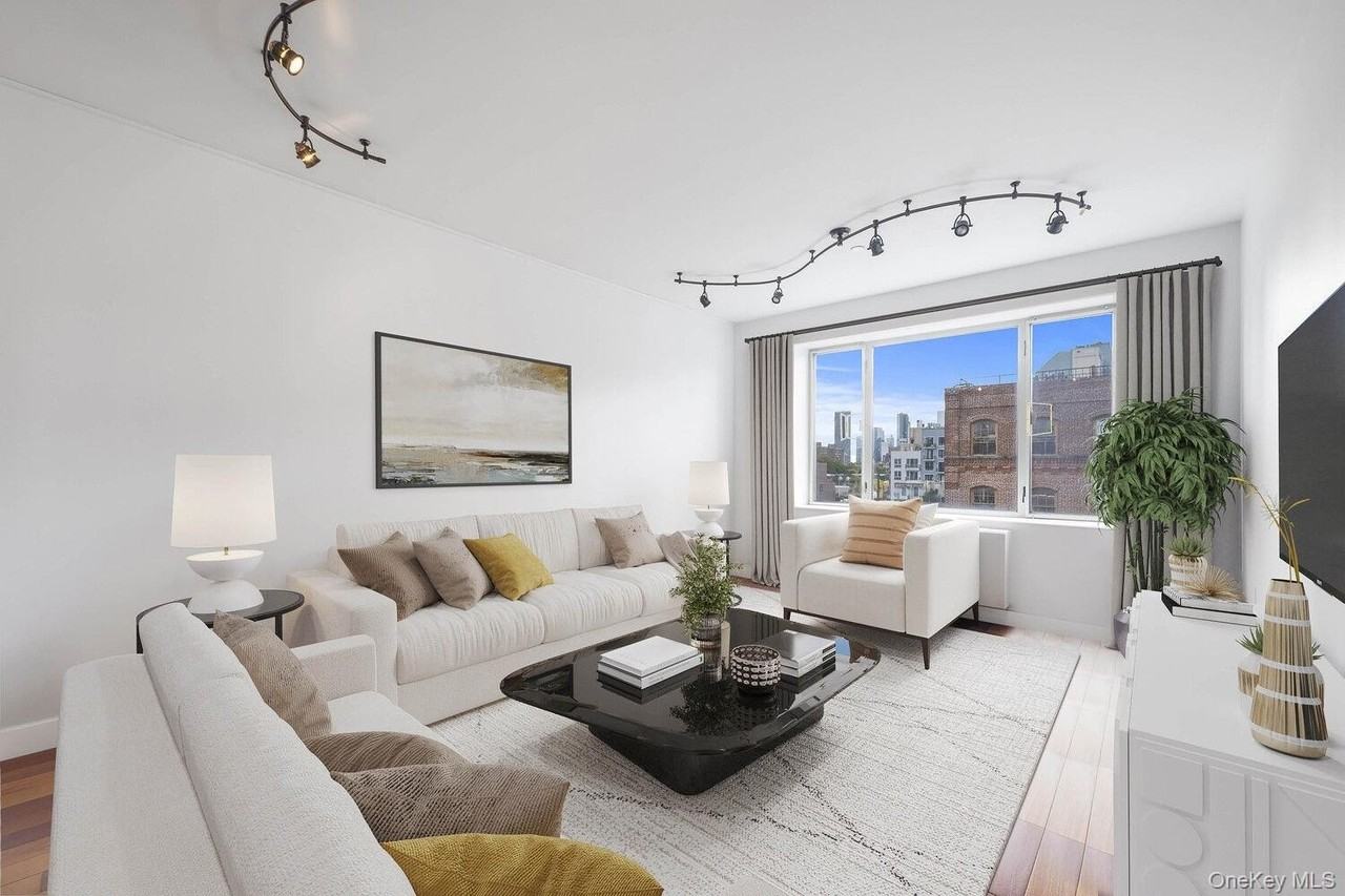 3085 Vernon Blvd #6D