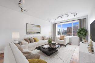 3085 Vernon Blvd #6D - Photo 1 of 1
