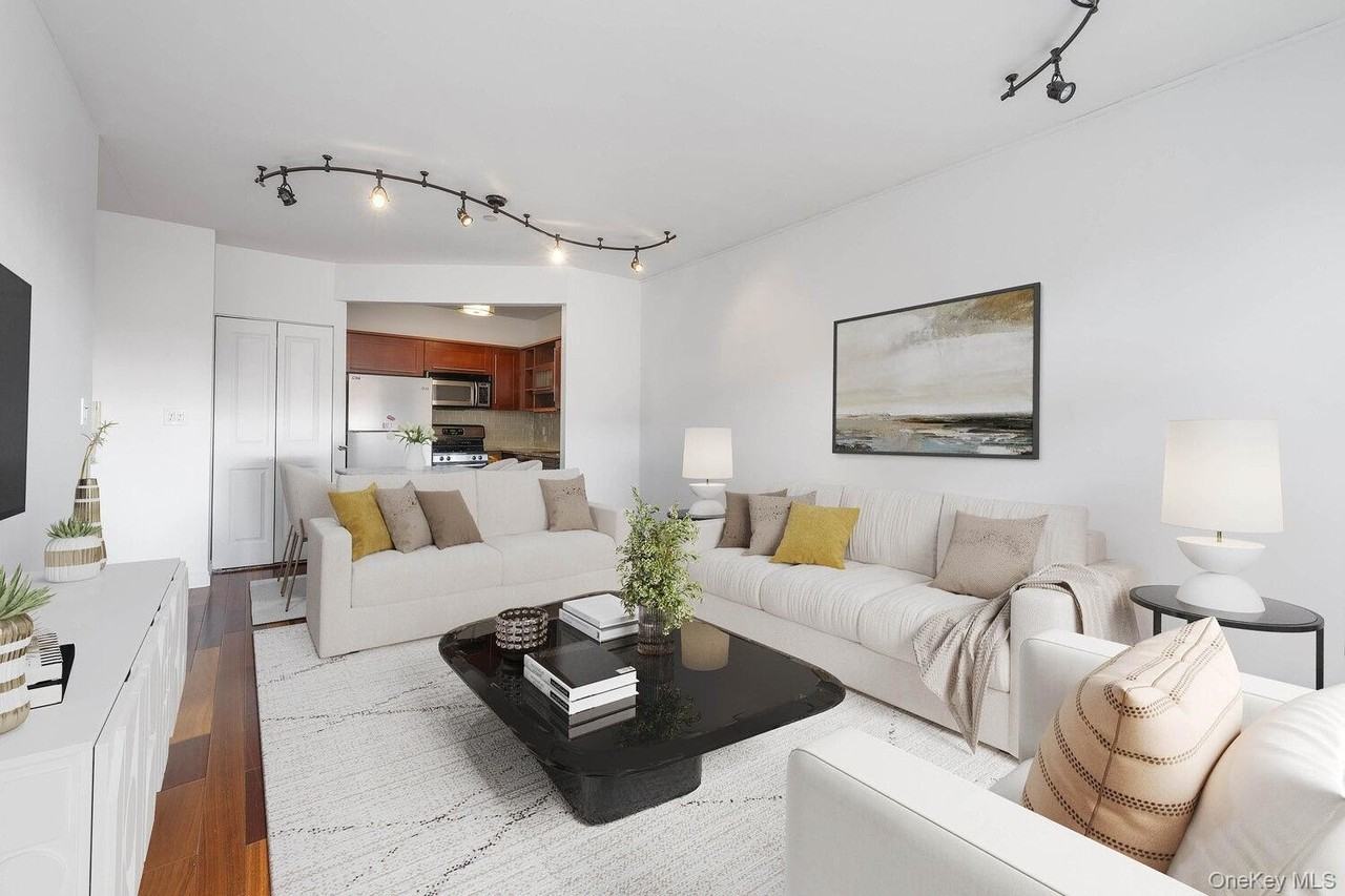 3085 Vernon Blvd #6D - Photo 2 of 9