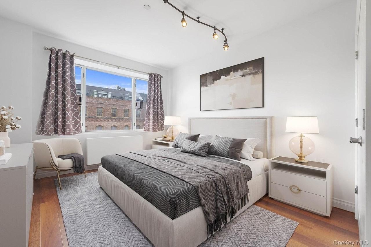 3085 Vernon Blvd #6D - Photo 3 of 9