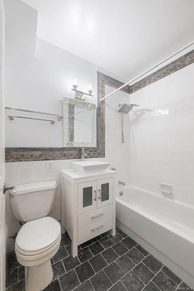 3085 Vernon Blvd #6D - Photo 5 of 9