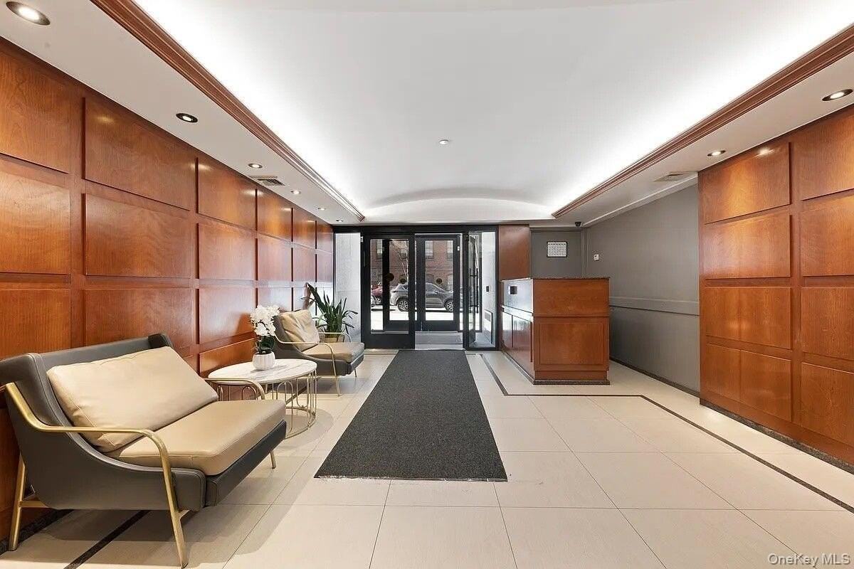 3085 Vernon Blvd #6D - Photo 6 of 9