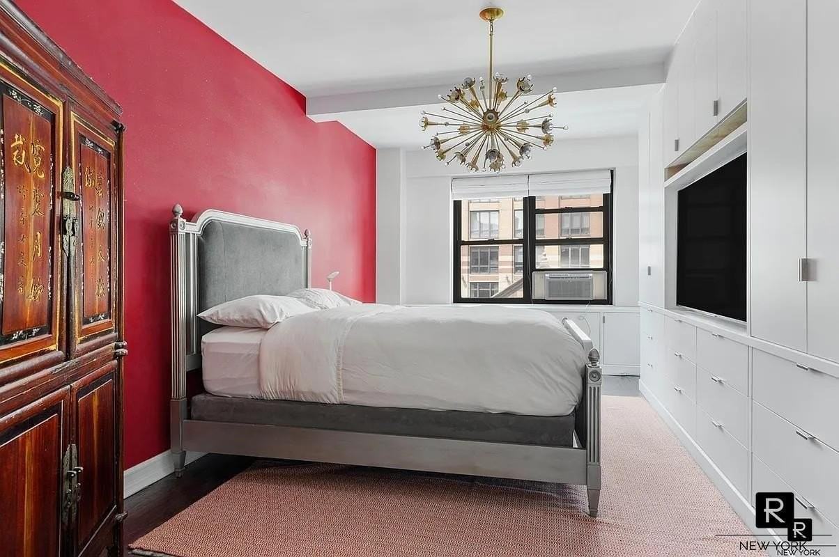 400 E 52nd St #9F - Photo 6 of 11