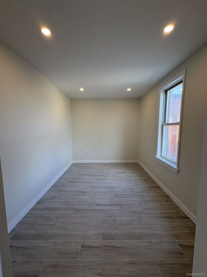 3068 45th St #3F - Photo 2 of 11