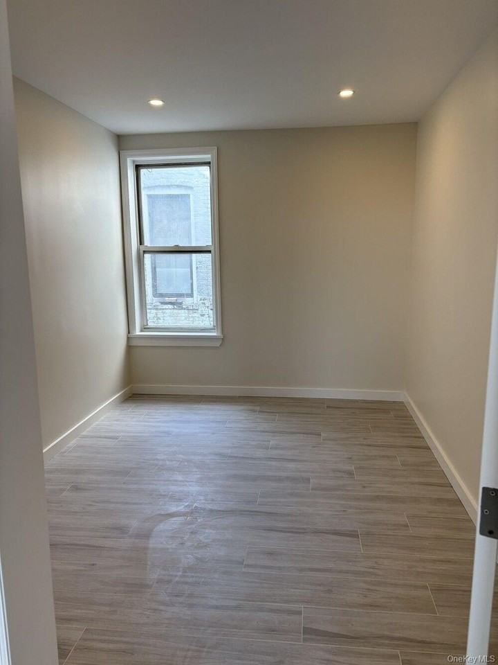 3068 45th St #3F - Photo 4 of 11