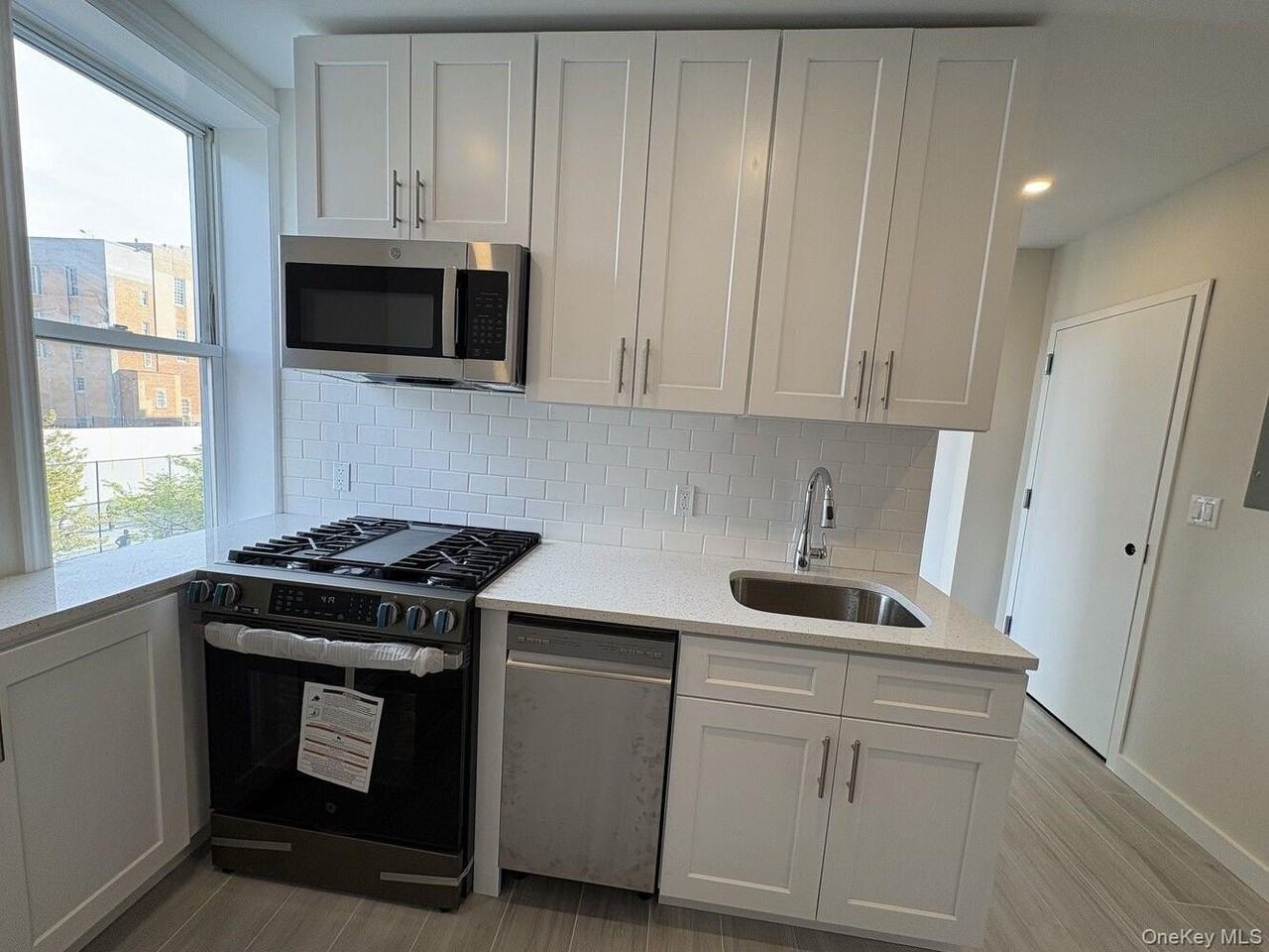 3068 45th St #3F - Photo 5 of 11