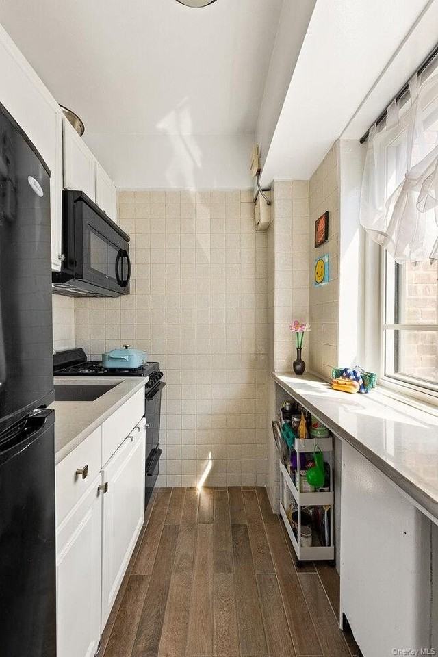 235 Adams St #3B - Photo 3 of 4
