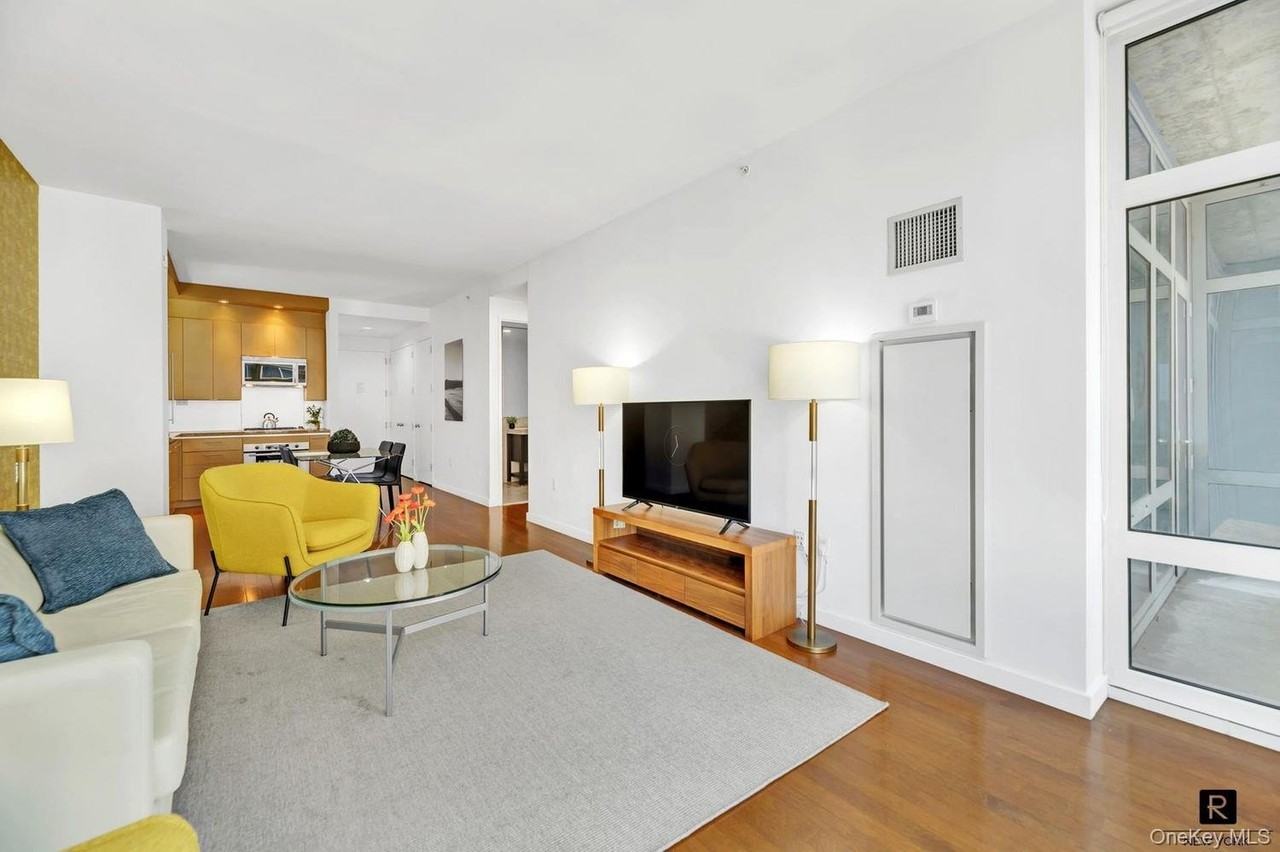 1600 Broadway #18B - Photo 2 of 12