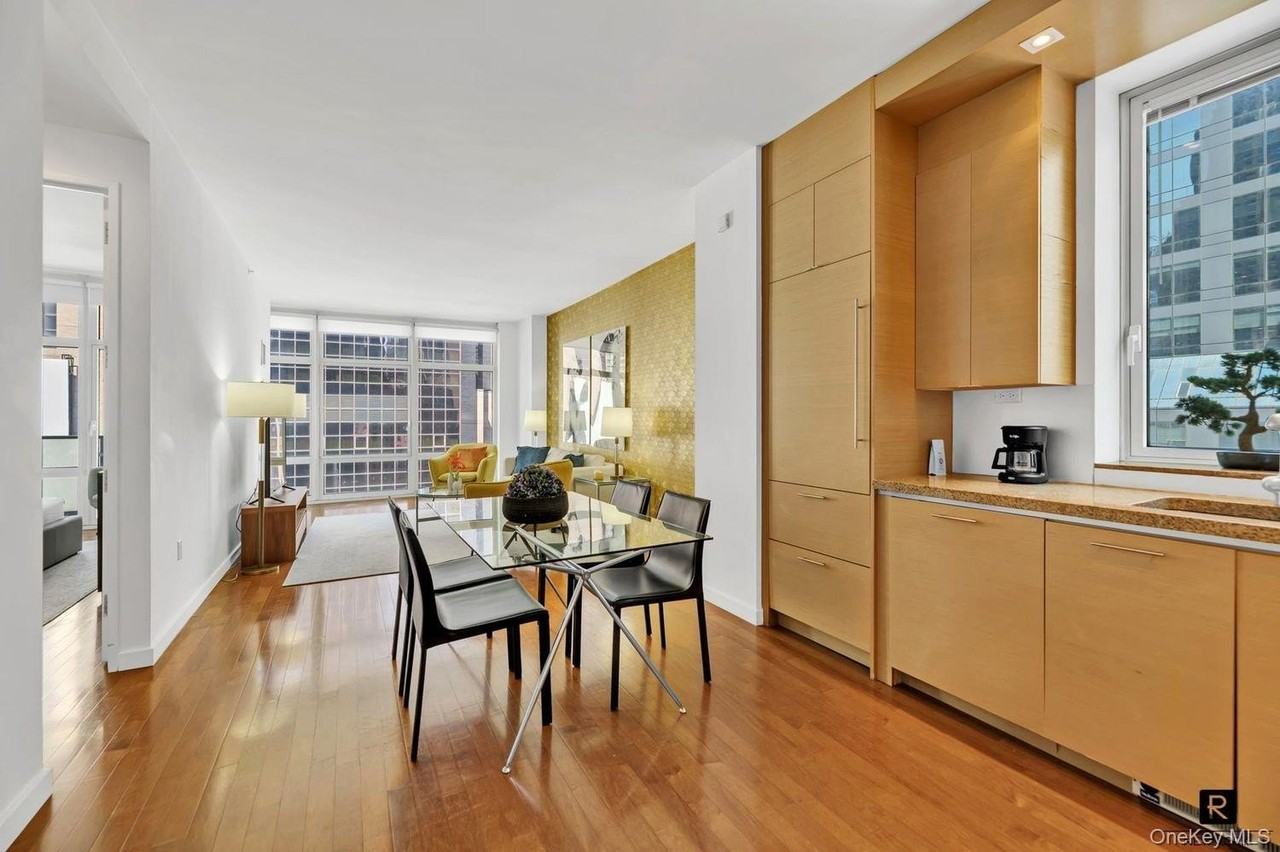 1600 Broadway #18B - Photo 3 of 12