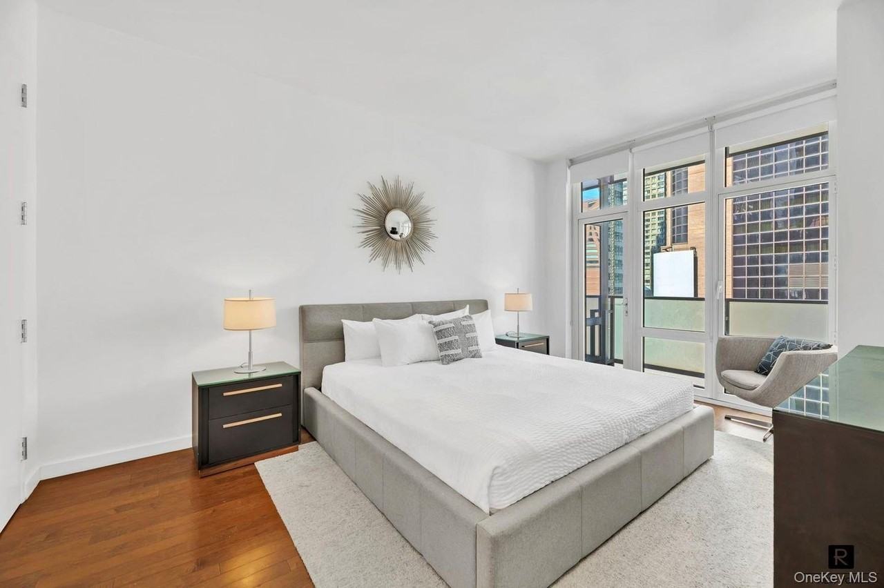 1600 Broadway #18B - Photo 5 of 12