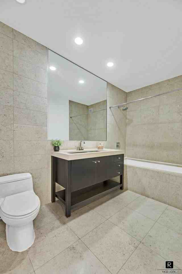 1600 Broadway #18B - Photo 7 of 12