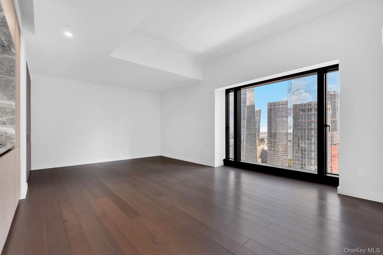 125 Greenwich St #62H - Photo 3 of 10
