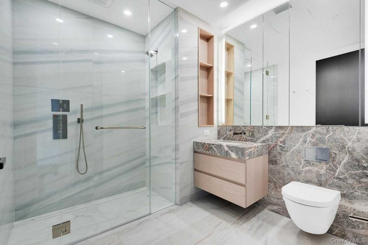 125 Greenwich St #62H - Photo 6 of 10