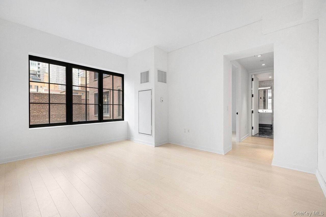 959 1st Ave #6X - Photo 2 of 12