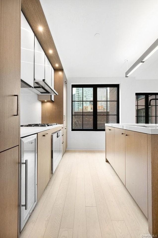 959 1st Ave #6X - Photo 4 of 12