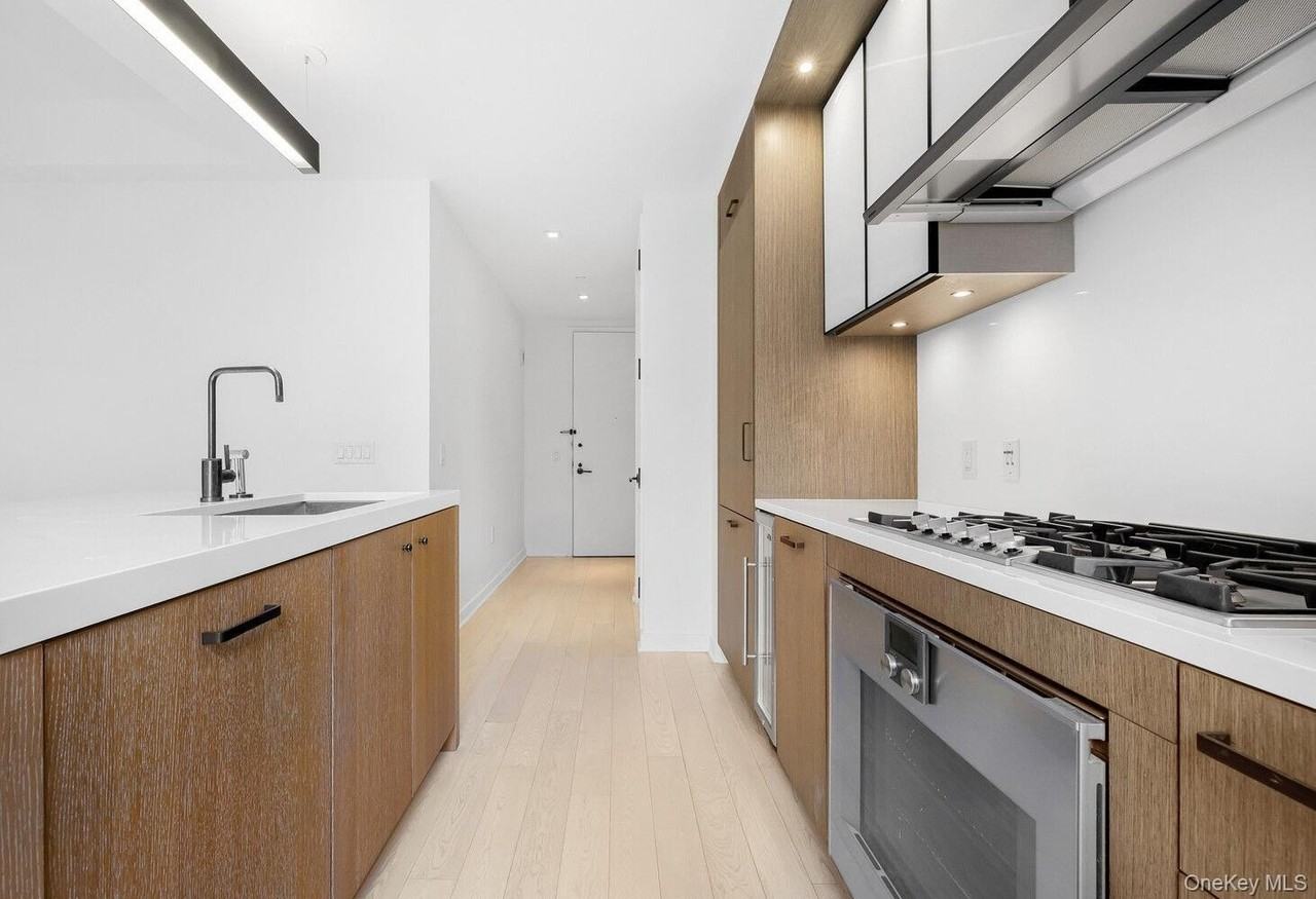 959 1st Ave #6X - Photo 5 of 12