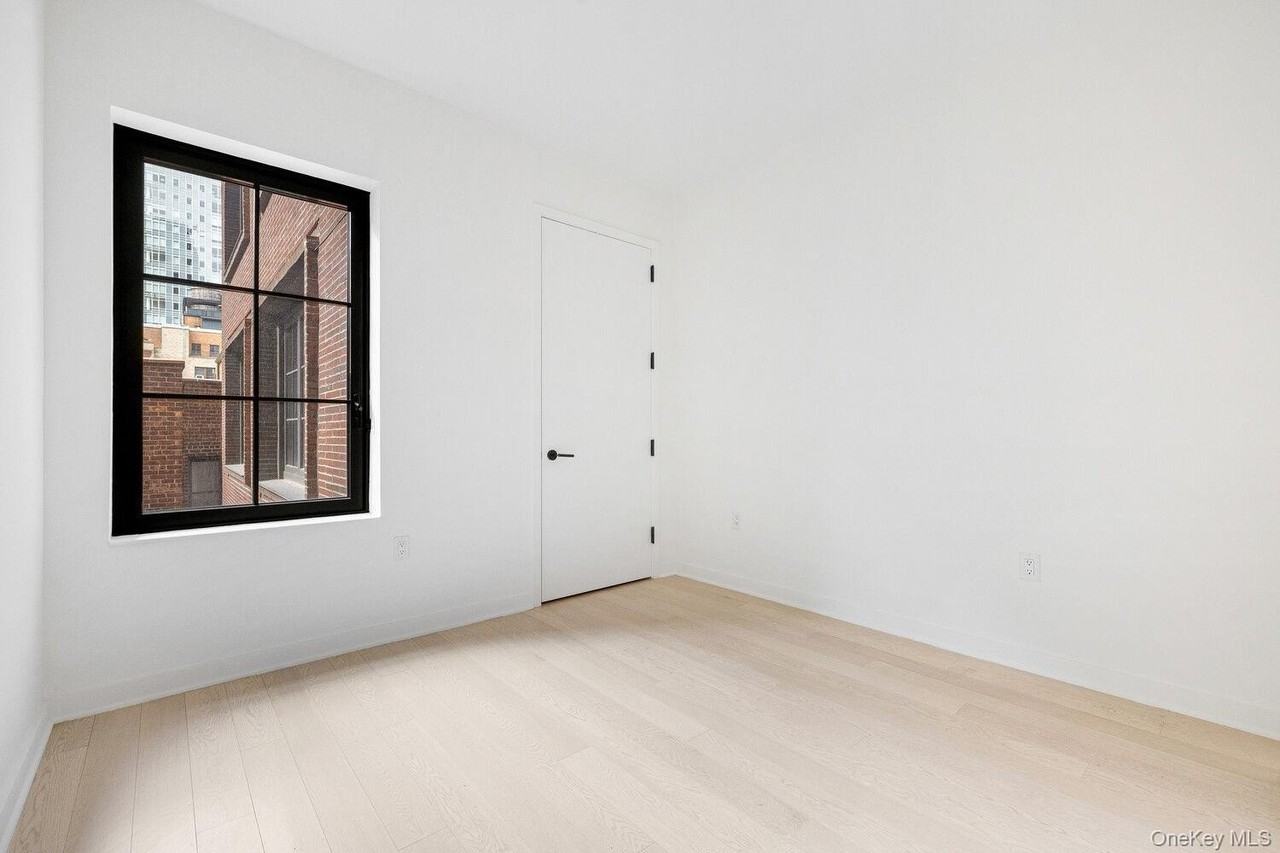 959 1st Ave #6X - Photo 6 of 12