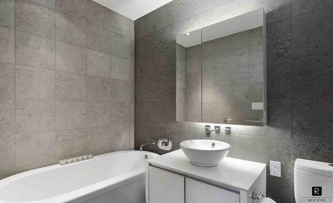 247 W 46th St #2206 - Photo 5 of 14