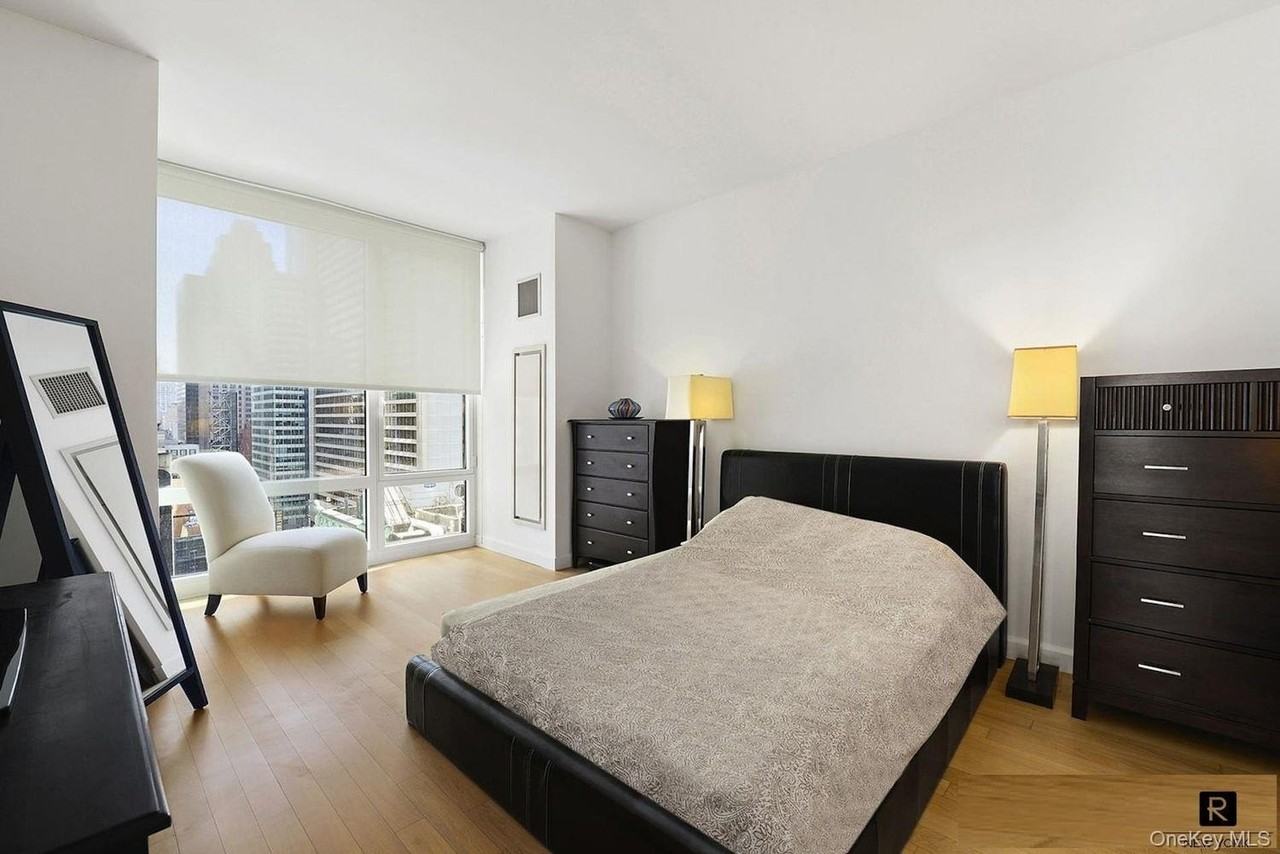 247 W 46th St #2206 - Photo 6 of 14