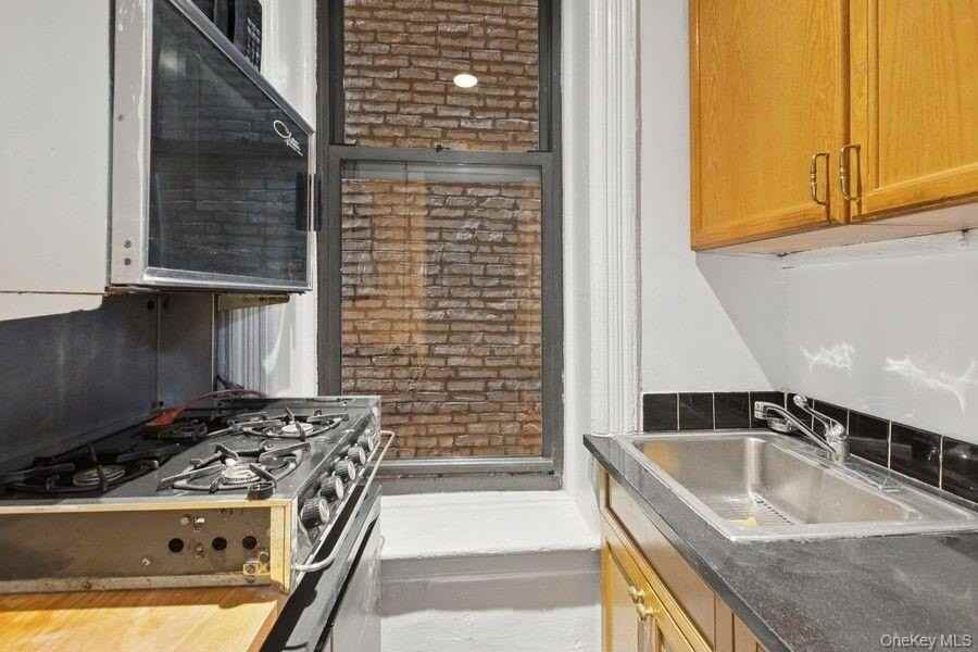23 Grove St #1A - Photo 2 of 4