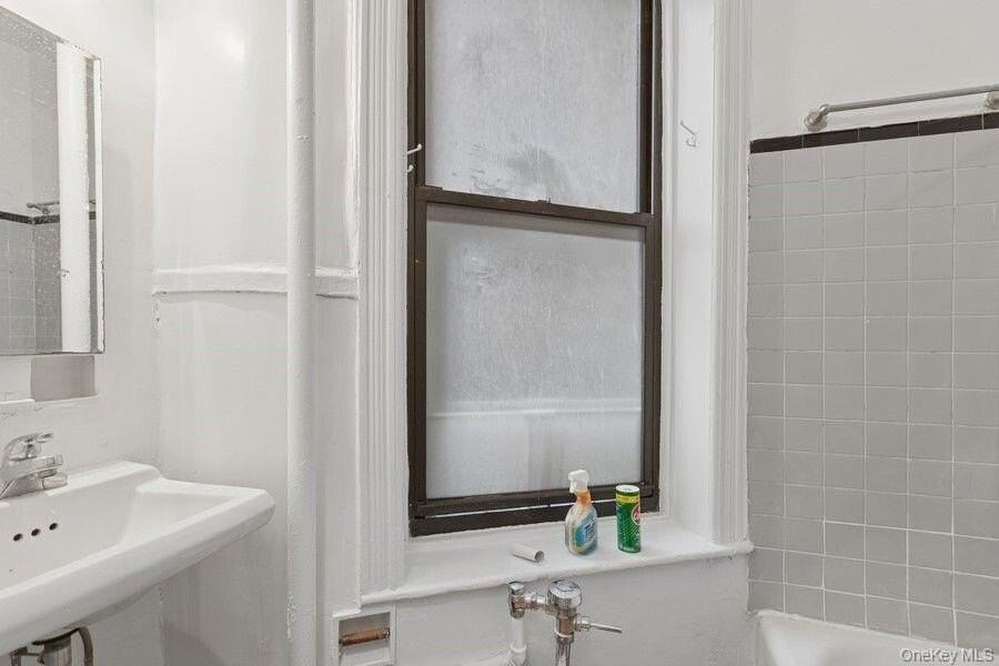 23 Grove St #1A - Photo 4 of 4