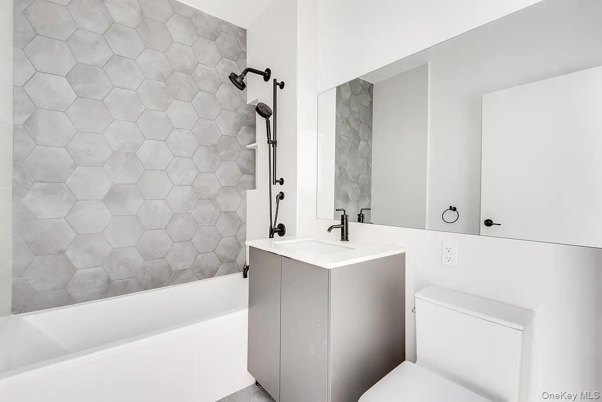 186 Huron St #3B - Photo 5 of 16