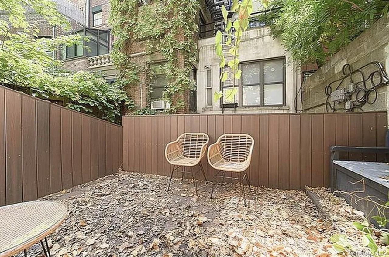 226 W 13th St #1R - Photo 2 of 6