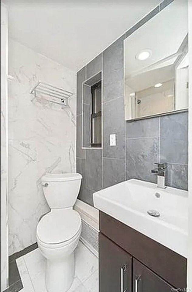226 W 13th St #1R - Photo 6 of 6