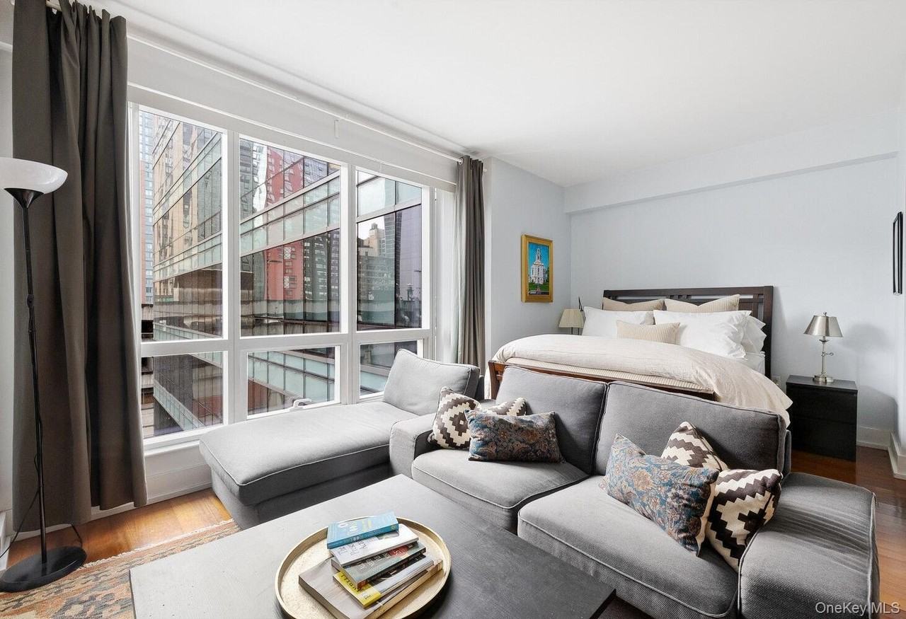 350 W 42nd St #10H - Photo 2 of 10