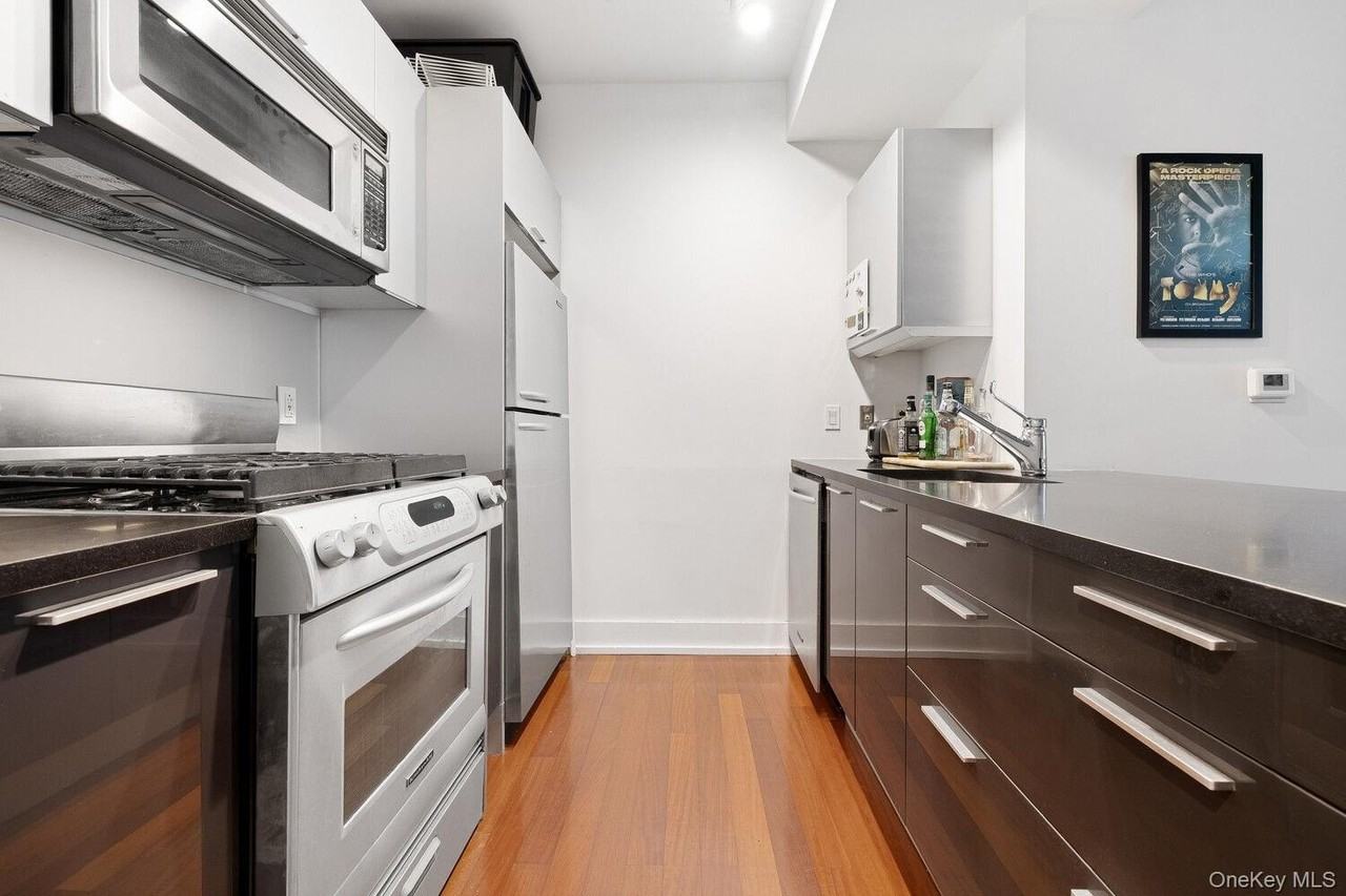 350 W 42nd St #10H - Photo 4 of 10