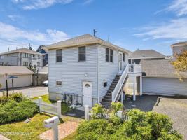 featured image of 1 Beach Way #A