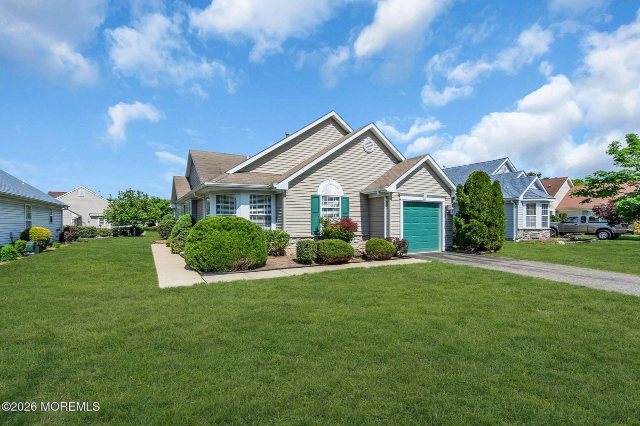 3178 Dillon Ln - Photo 4 of 34