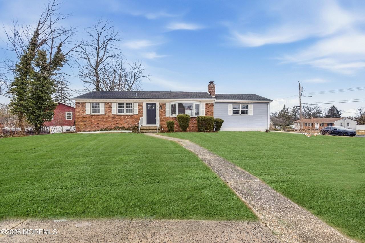 1041 Mulberry Pl - Photo 2 of 21