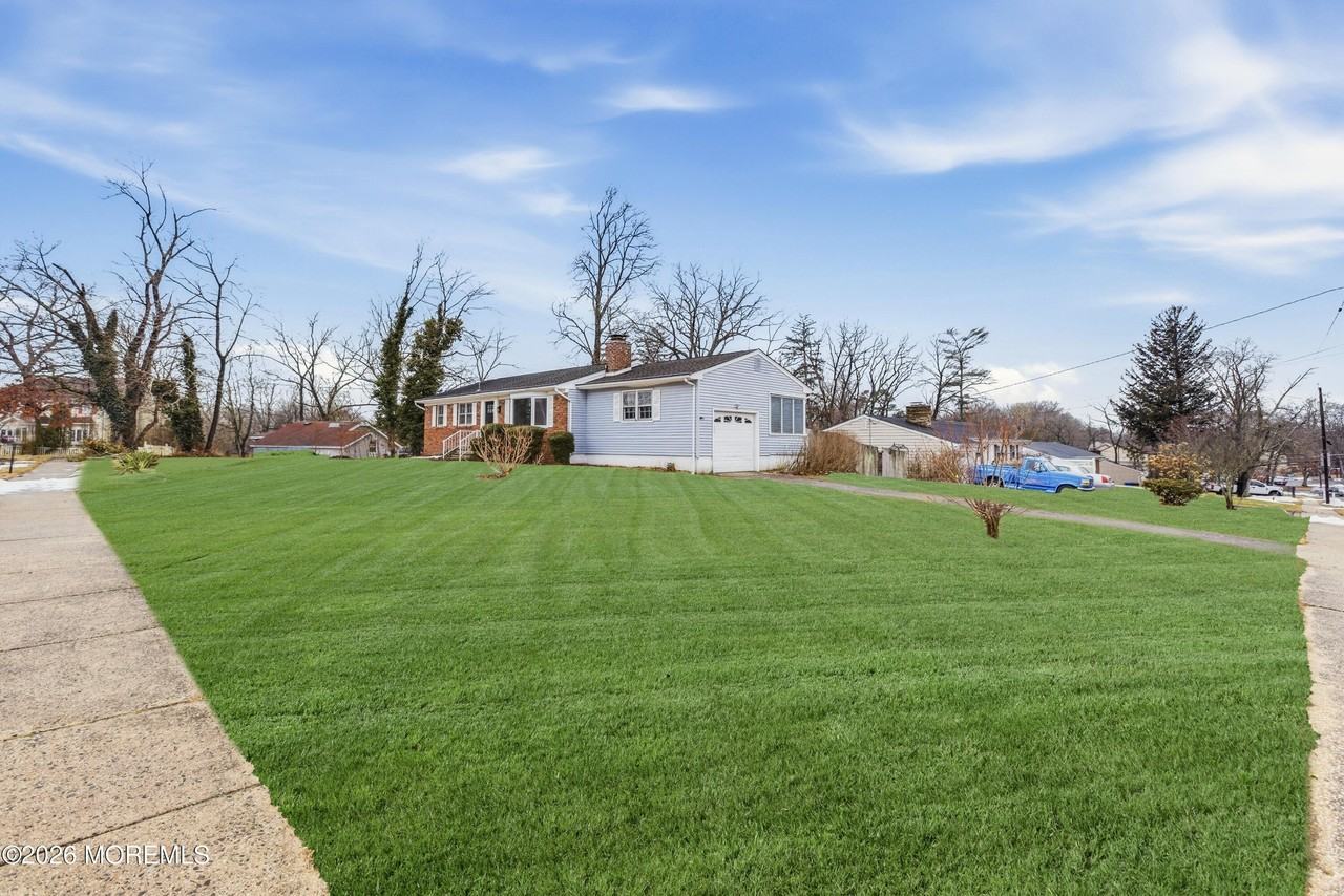 1041 Mulberry Pl - Photo 4 of 21