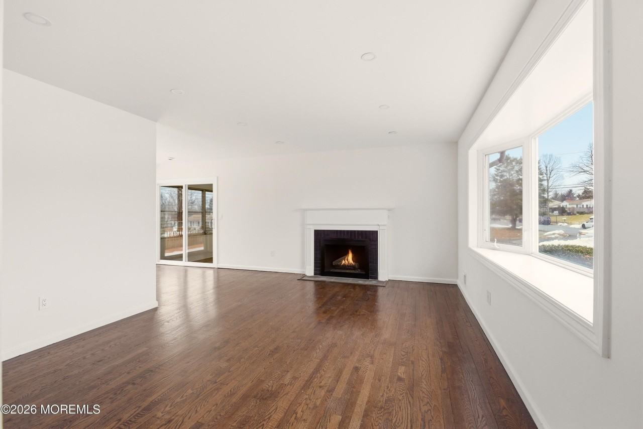 1041 Mulberry Pl - Photo 5 of 21