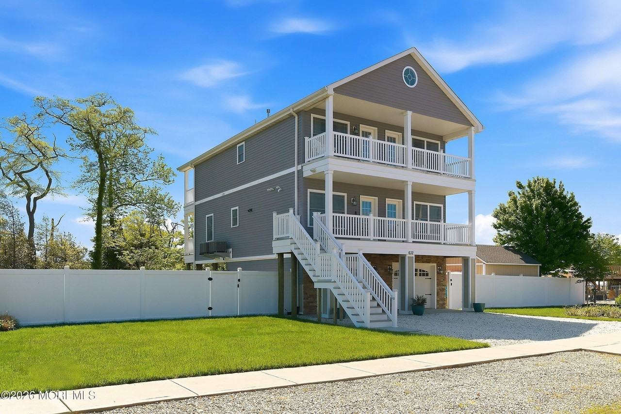 632 Drum Point Rd - Photo 2 of 42