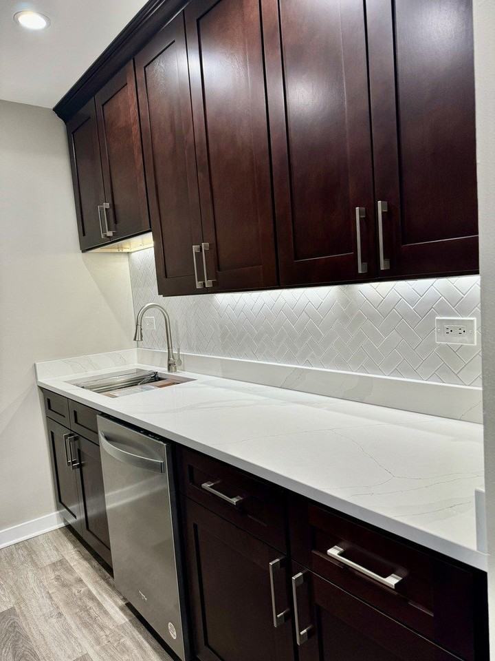 938 North Blvd #402 - Photo 5 of 18