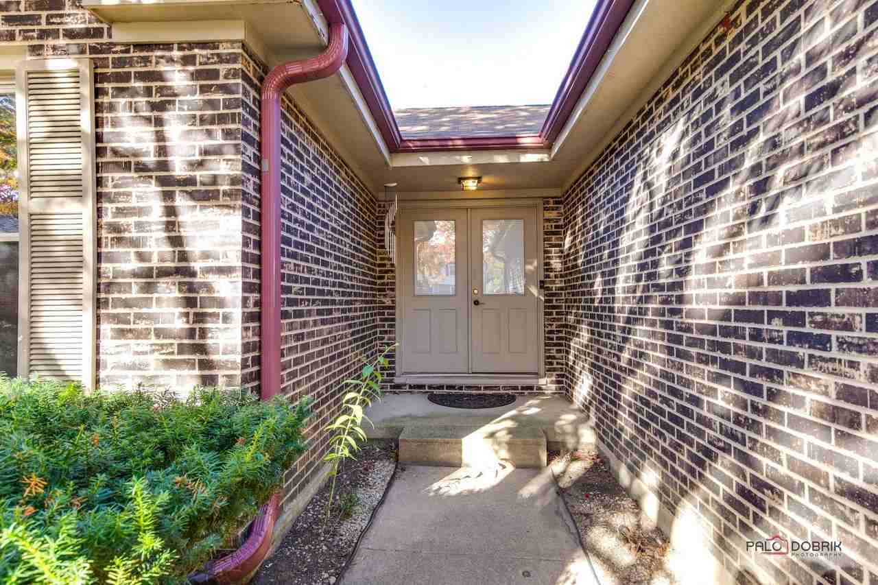 920 Lee Ct - Photo 4 of 35