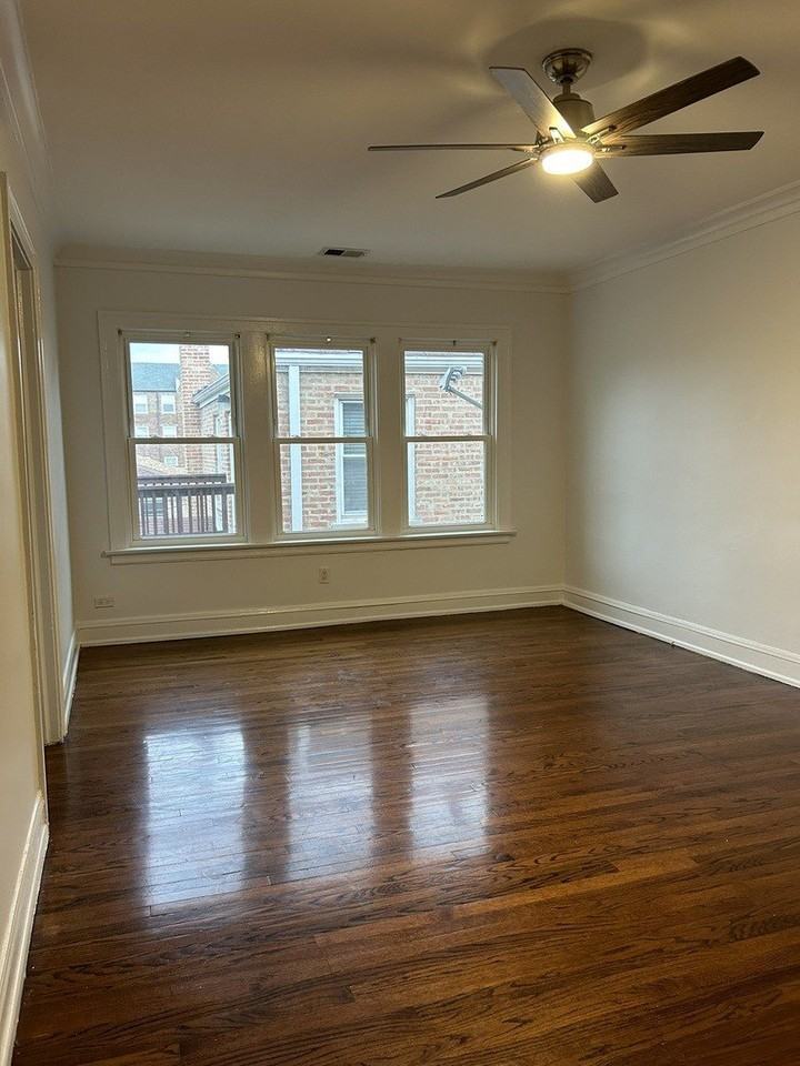 2739 W Lunt Ave #2 - Photo 5 of 9
